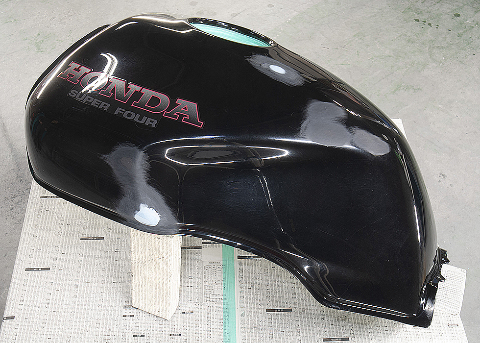 CB400 SUPER FOUR！タンクの凹み修理！！